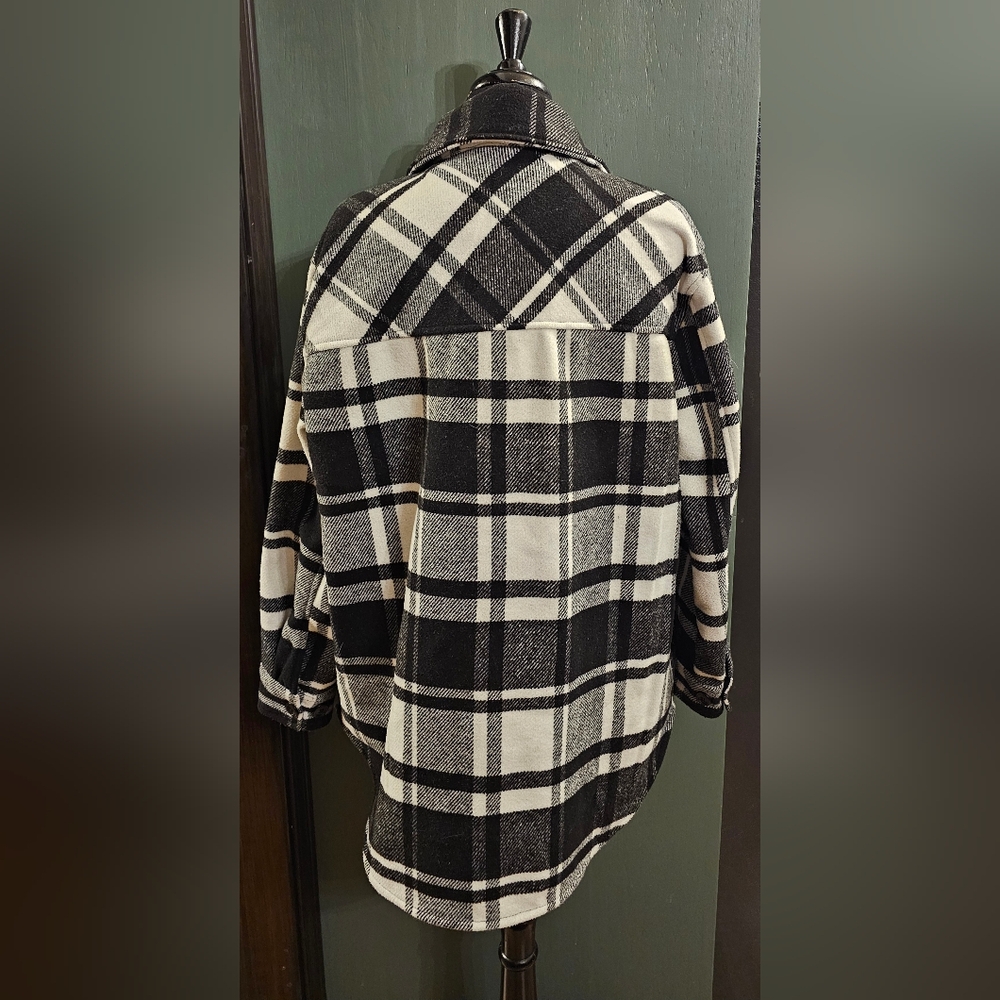 Brunette The Label Shacket - Picture 4 of 5